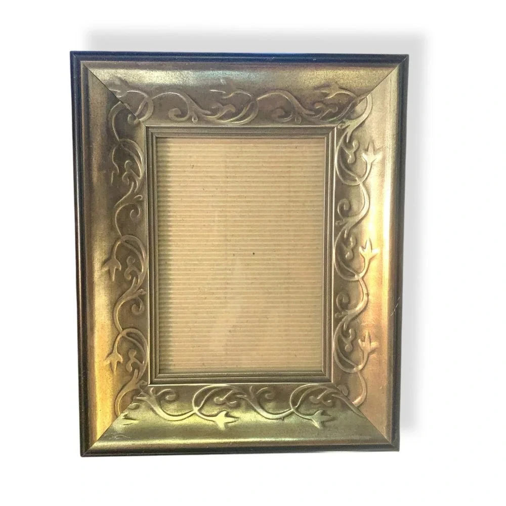 VTG MCM Ornate Gold Picture Frame Decorative Swirls Stand 8x10 Hollywood Regency